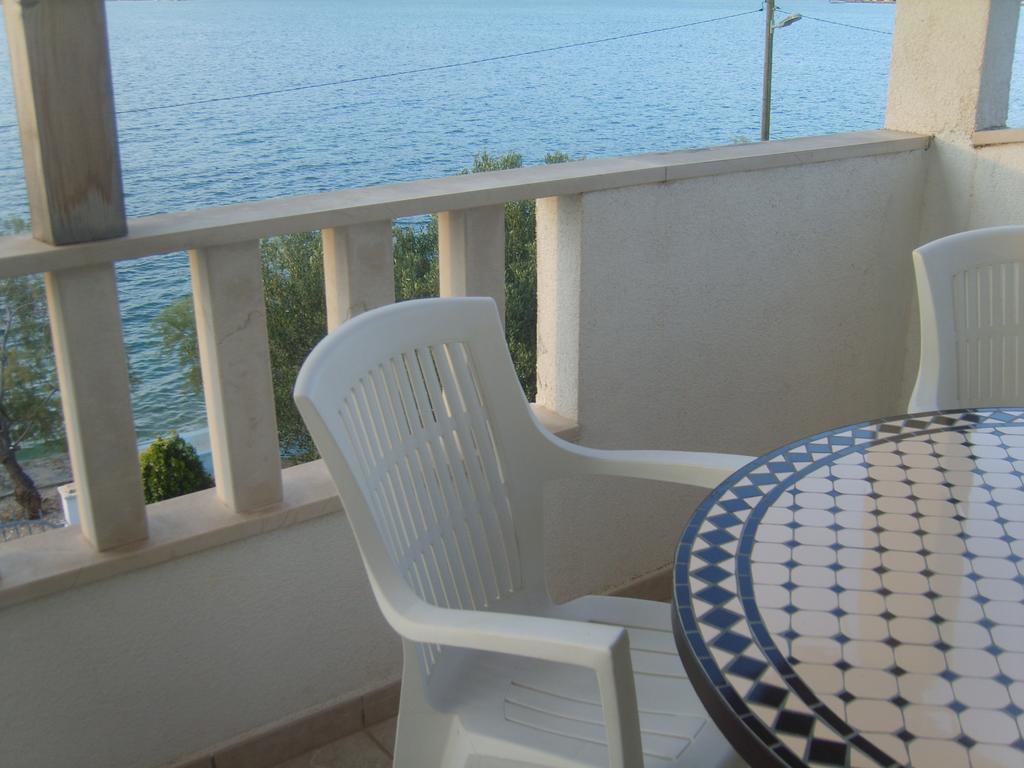 Apartments Iva Alla Trogir Bagian luar foto